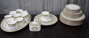 lot 13 image: Dishes Royal Doulton Fine Bone China Sonnet 40 pieces