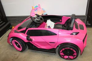 lot 24 image: Huffy Brand Kids rechargable Car with unicorn helmet