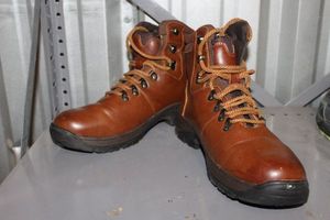 lot 37 image: Size 12 Mens Boots