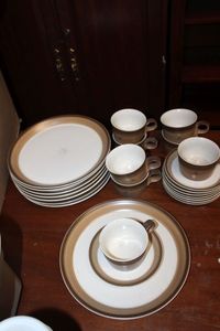 lot 57 image: Dishes Mikasa Potters Art