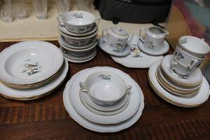 lot 44 image: Dishes Spode Queens Bird