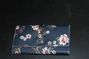 lot 128 image: Floral Print Womens Wallet
