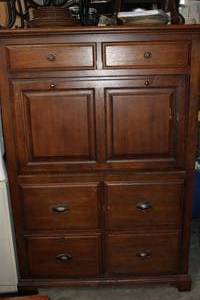 lot 136 image: Winners Circle Secretary Desk Approx 41x58x19