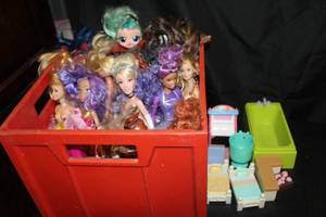lot 148 image: Crate of Barbies and Similar Dolls and Accessories