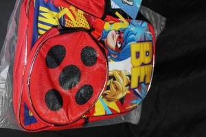 lot 149 image: Backpack and lunch box, unused