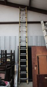 lot 65 image: Extension Ladder 40ft
