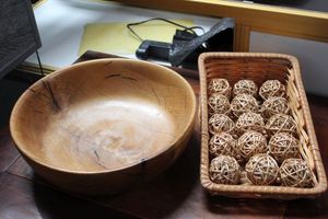 lot 74 image: Tabletop Dcor Pieces