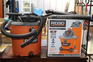 lot 72 image: Ridgid Shop Vac with extras