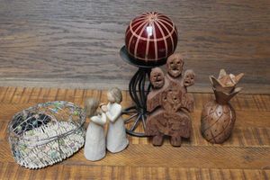 lot 106 image: Home Dcor Pieces