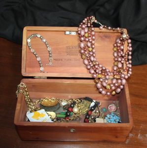 lot 166 image: Selection of Fashion Jewlery