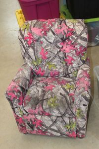 lot 194 image: Toddler Recliner