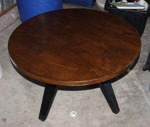 lot 278 image: Round Coffee Table 36x21