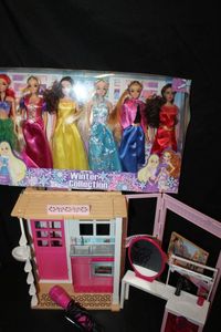 lot 282 image: Winter Collection Barbies and Barbie Play House