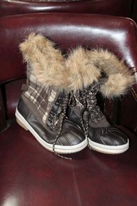lot 304 image: Ladies Boots