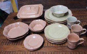 lot 308 image: Casafina Madeira Harvest Dinnerware Collection