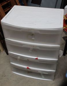 lot 319 image: White Plastic Drawer Set