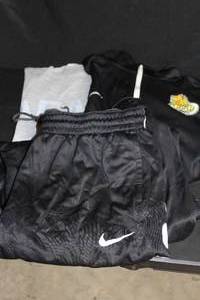 lot 229 image: Mens XL shorts and tops