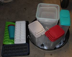 lot 296 image: Variety of Plastic Containers Canisters, Ice Trays and platters