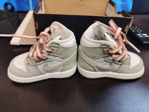 lot 262 image: Toddler Nikes