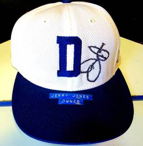 lot 4 image: AMAZING FIND - DALLAS COWBOYS OWNER JERRY JONES HAND SIGNED BALL CAP $$$