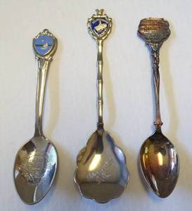 lot 182 image: ASSORTMENT OF SILVERPLATE COLLECTORS SPOONS