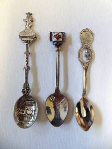 lot 183 image: ASSORTMENT OF WORLD COLLECTORS SPOONS