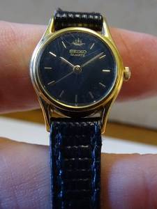 lot 195 image: VINTAGE WOMENS SEIKO #925662 WATCH WITH LEATHER BAND