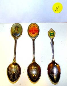 lot 21 image: LOT OF COLLECTOR SPOONS AS SHOWN