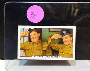lot 31 image: LAUREL & HARDY MOVIE STAR TOBACCO CARD - GALLAHER FILM EPISODE #46 BONNIE SCOTLAND $$