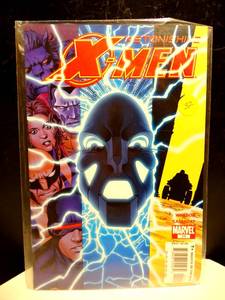 lot 32 image: Astonishing X-Men #11 2005 Marvel Comics Hero Comic Book Low Print NEWSSTAND