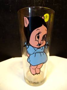 lot 50 image: VINTAGE 1973 Petunia Pig Pepsi Collector Series Warner Bros. Drinking Glass $$