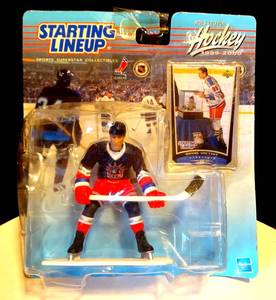 lot 64 image: VINTAGE 1999-2000 NHL Starting Lineup Wayne Gretzky New York Rangers Action Figure $$