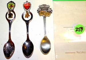 lot 259 image: LOT OF COLLECTORS SPOONS AS SHOWN