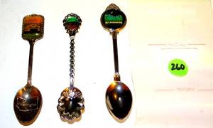 lot 260 image: LOT OF COLLECTORS SPOONS AS SHOWN