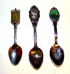 lot 273 image: LOT OF COLLECTORS SPOONS AS SHOWN