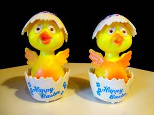 lot 274 image: VINTAGE HAPPY EASTER ROLLING TOYS - LOT OF 2