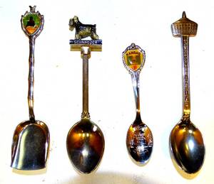 lot 290 image: LOT OF COLLECTORS SPOONS AS SHOWN