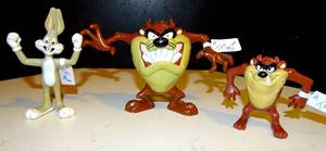 lot 291 image: LOT OF LOONEY TUNE TOYS AS SHOWN