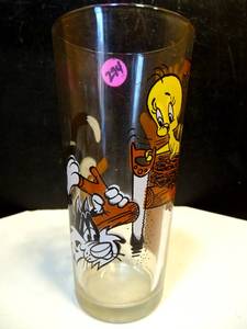 lot 294 image: VINTAGE 1976 Carton Pepsi Super Series Collector Glass Sylvester and Tweety Bird $$