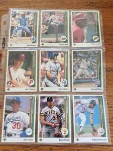 lot 28 image: Selection of 9 - 1989 Upper Deck baseball cards