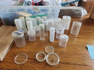 lot 134 image: Selection of 25 plastic coin holders