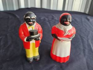 lot 7 image: Vintage 1950s - Salt and Pepper shakers - F & F mold and die works