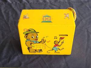 lot 14 image: Vintage wooden toy organ grinder grind box bank
