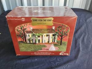 lot 38 image: Department 56 - Gone with the Wind - figurine house in box