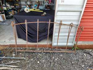 lot 271 image: Vintage wrought iron head board
