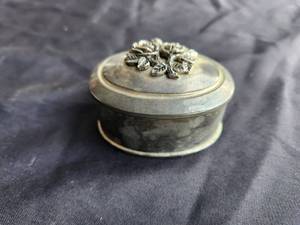lot 55 image: Vintage metal lidded trinket box