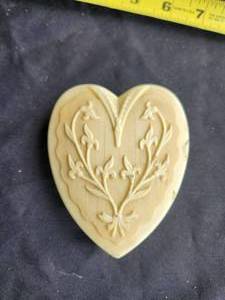lot 81 image: Vintage 1920s - 30s celluloid heart shaped jewelry box
