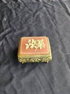 lot 82 image: Vintage music box with a rose cameo decoration