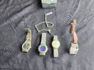 lot 93 image: Selection of watches with various needed repairs
