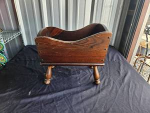 lot 121 image: Vintage wooden baby doll bed